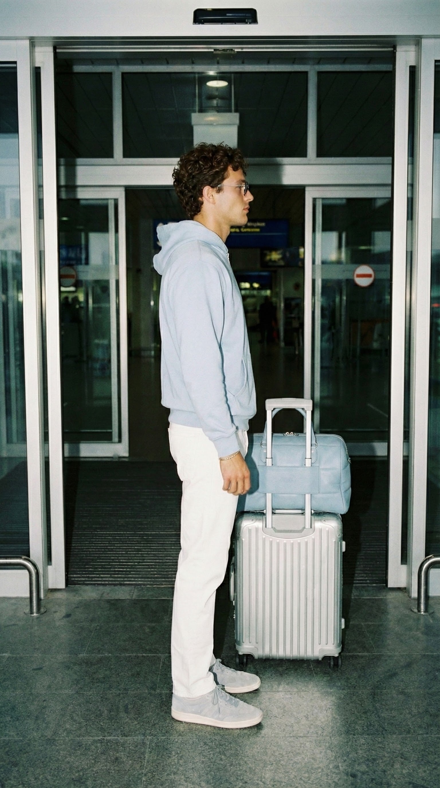 LIGHT BLUE HOOD QUARTER