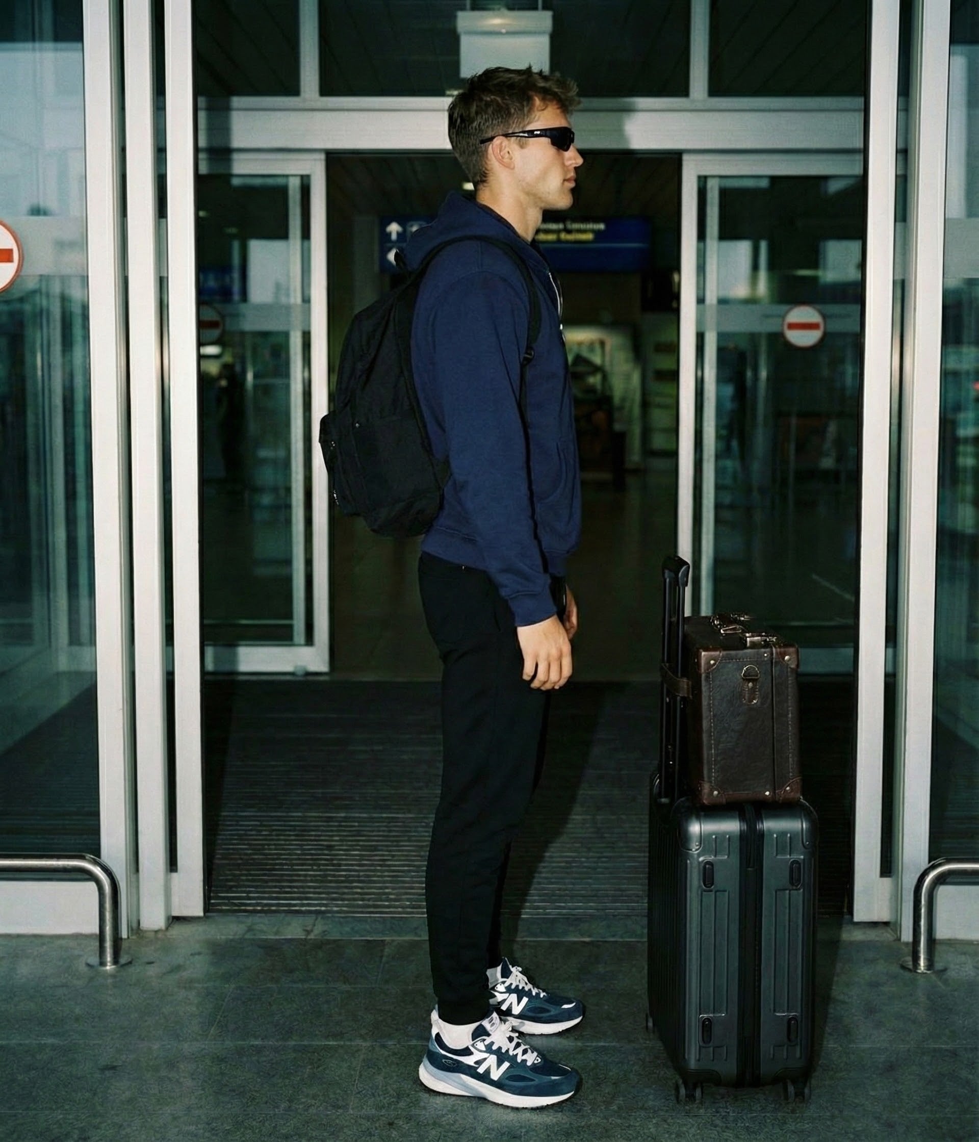 NAVY BLUE HOOD QUARTER