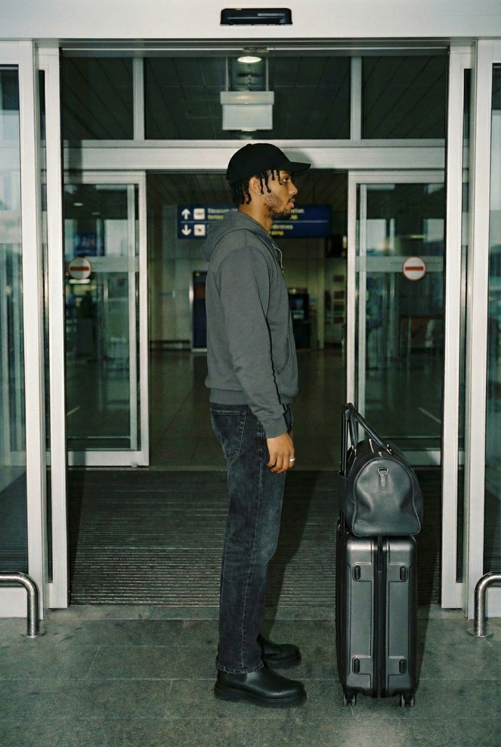 DARK GREY HOOD QUARTER