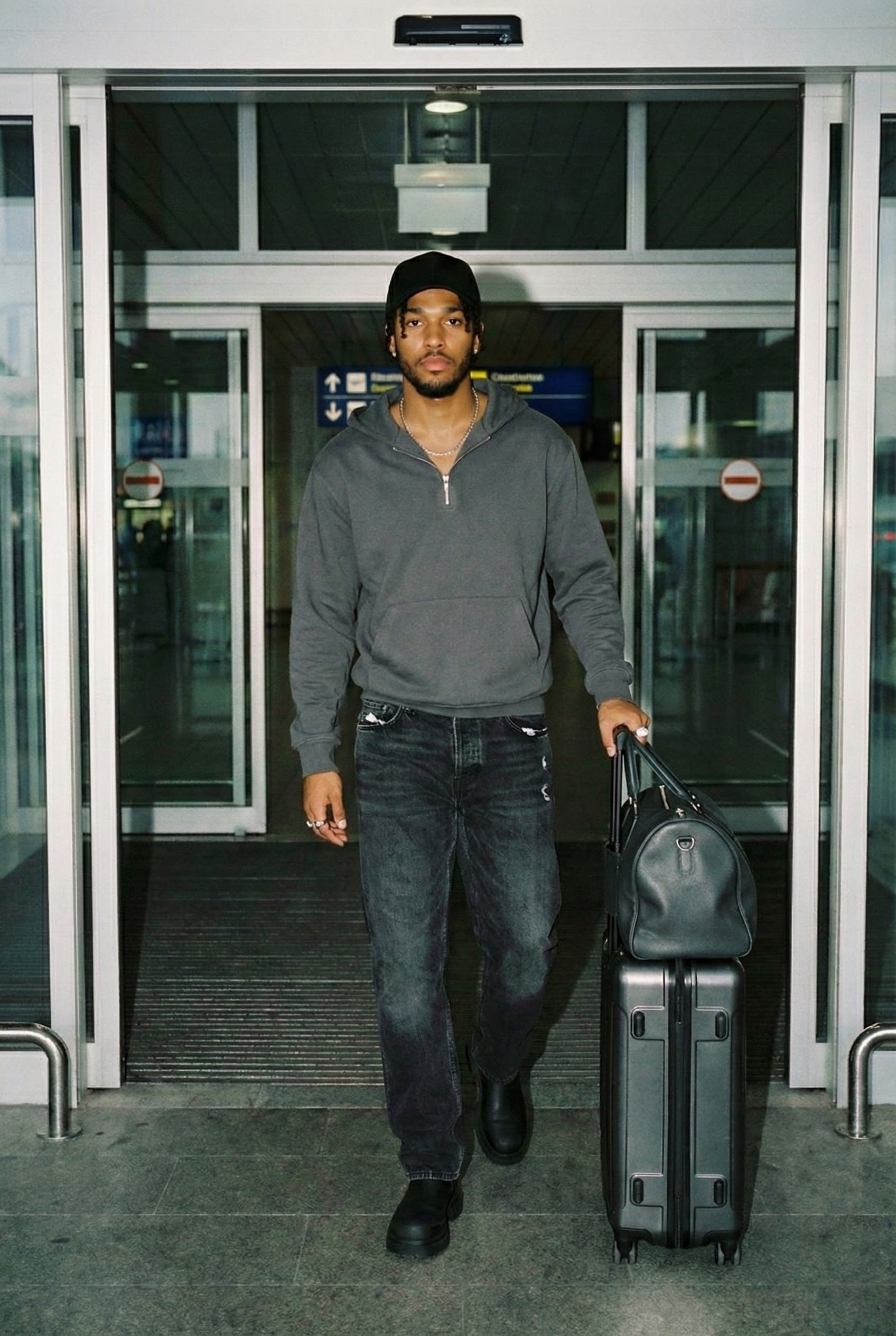 DARK GREY HOOD QUARTER